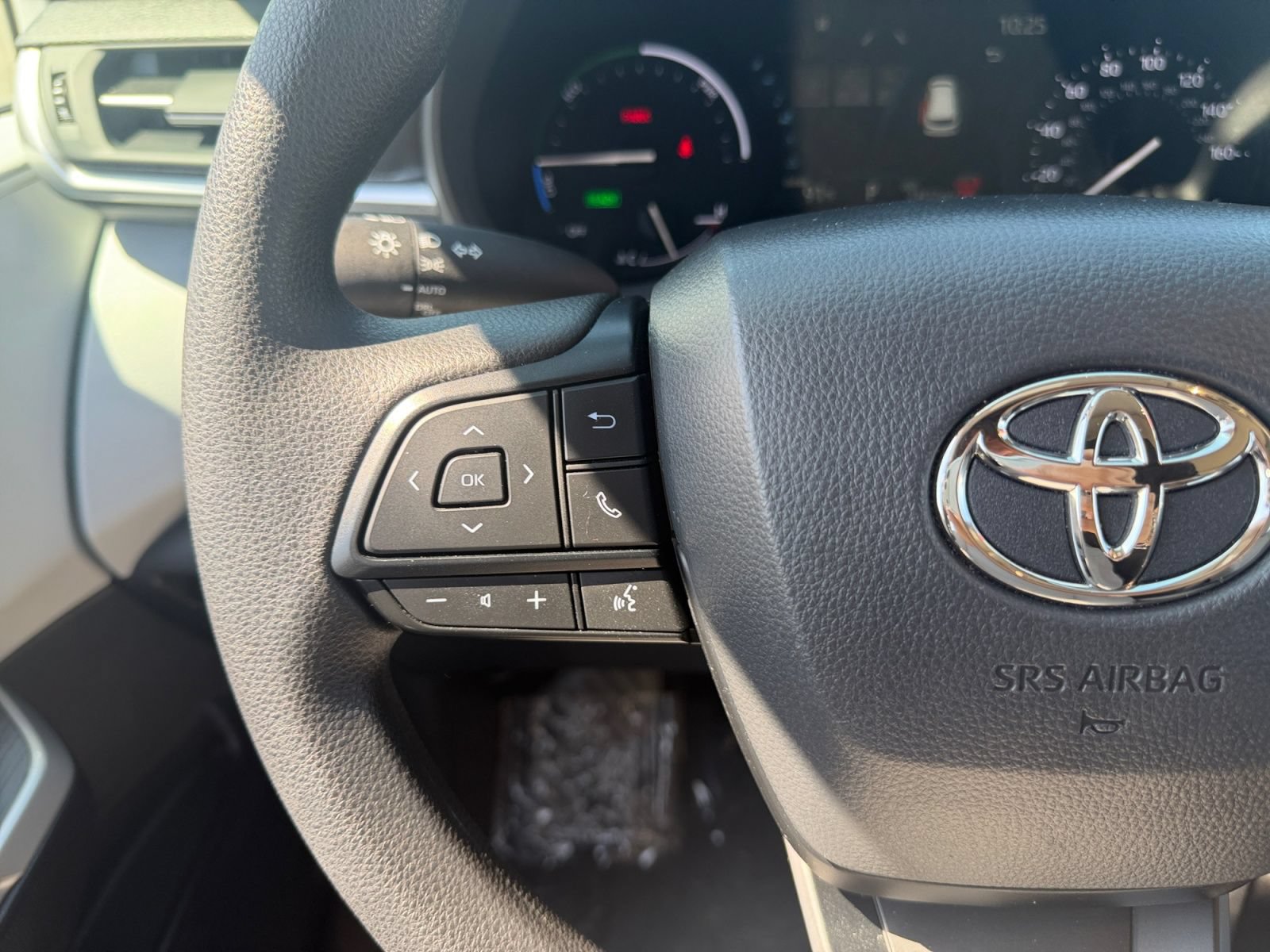 Used 2025 Toyota Sienna LE w/ LE Plus Package FWD image 21