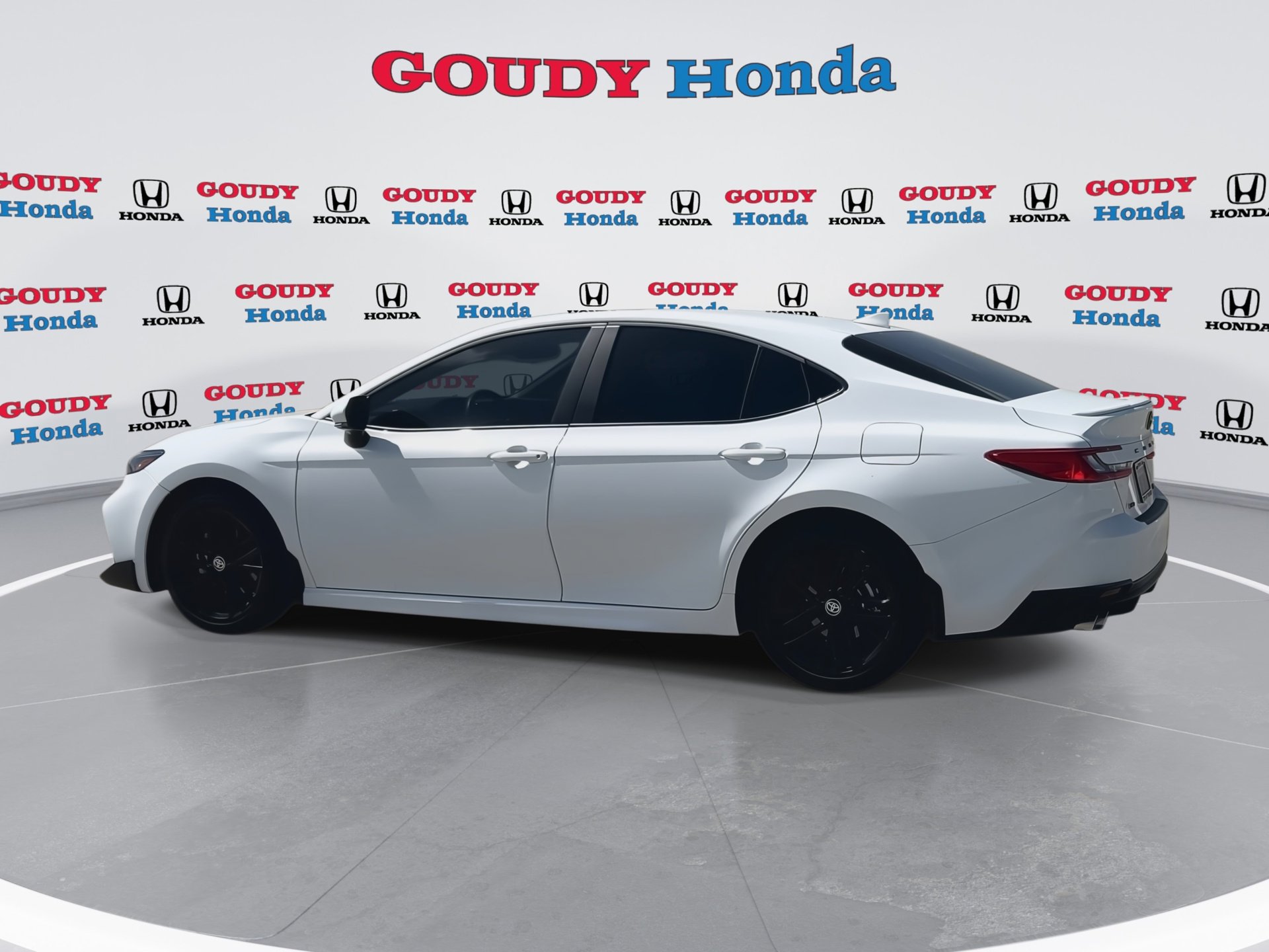 Used 2025 Toyota Camry SE w/ Multimedia Upgrade Package FWD image 6