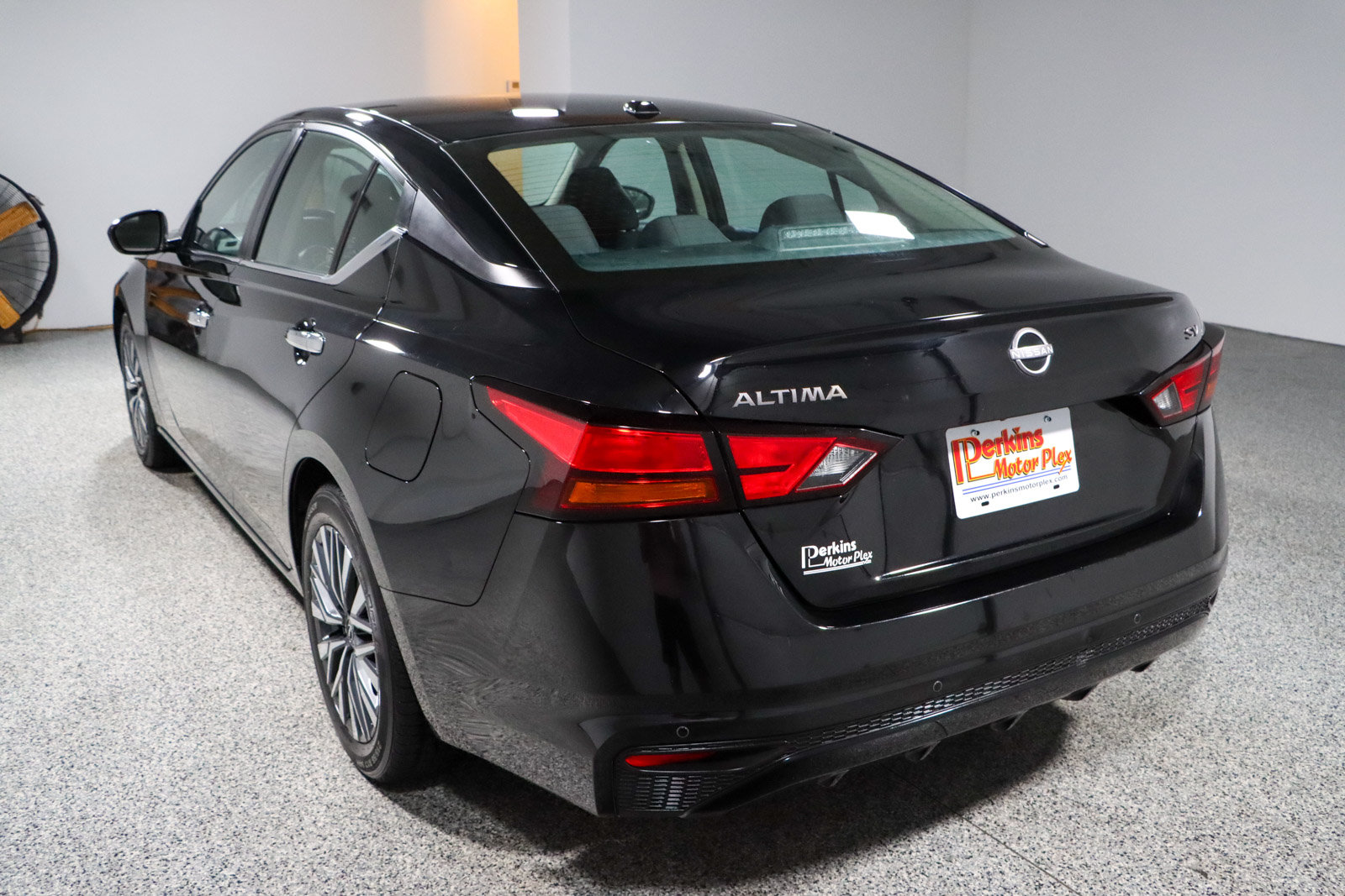 Used 2024 Nissan Altima 2.5 SV FWD image 9