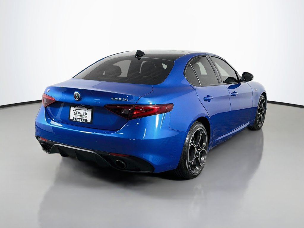 Used 2022 Alfa Romeo Giulia Veloce AWD/4WD image 7