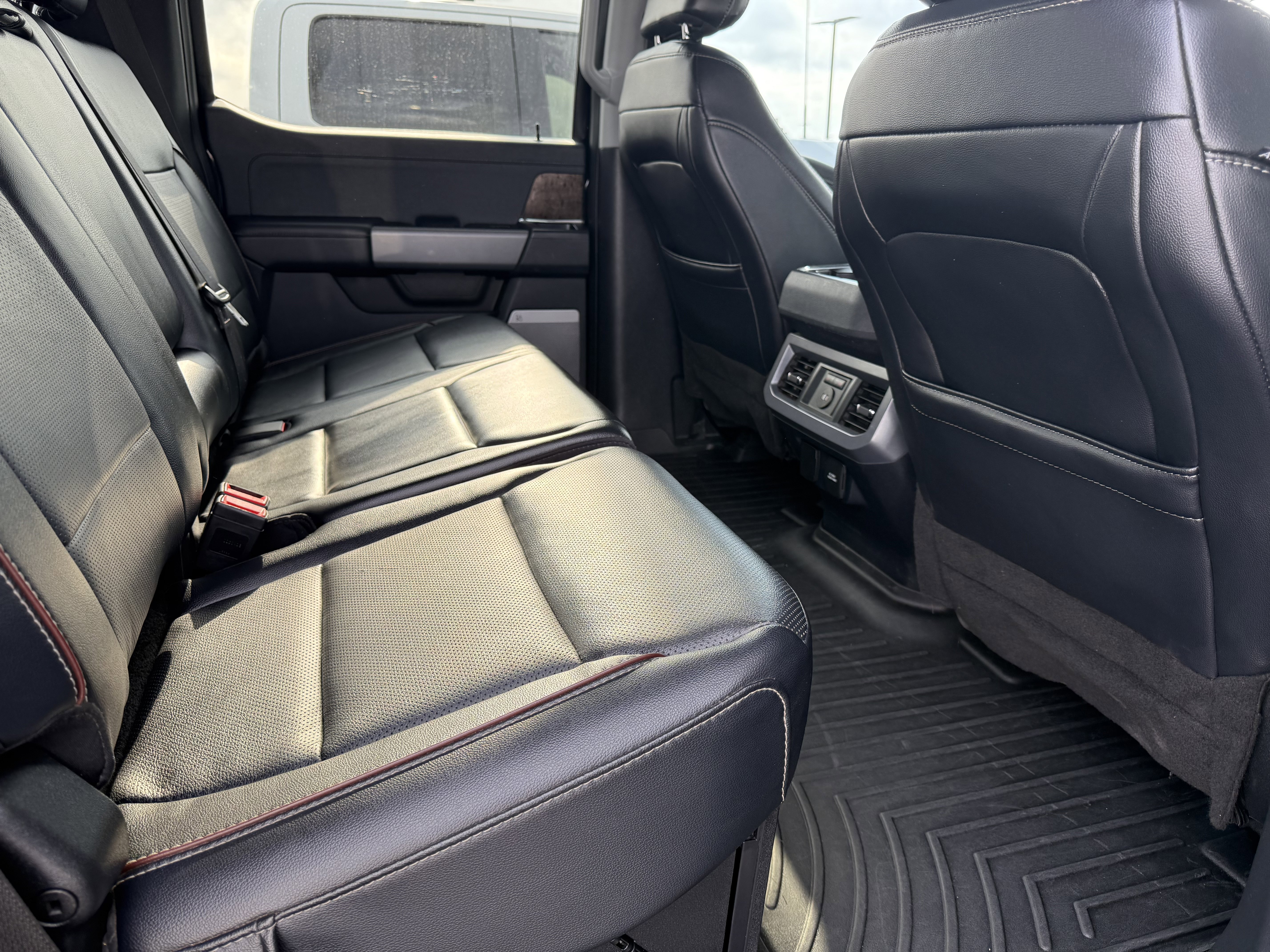 Used 2024 Ford F250 Lariat w/ Sport Appearance Package AWD/4WD image 11