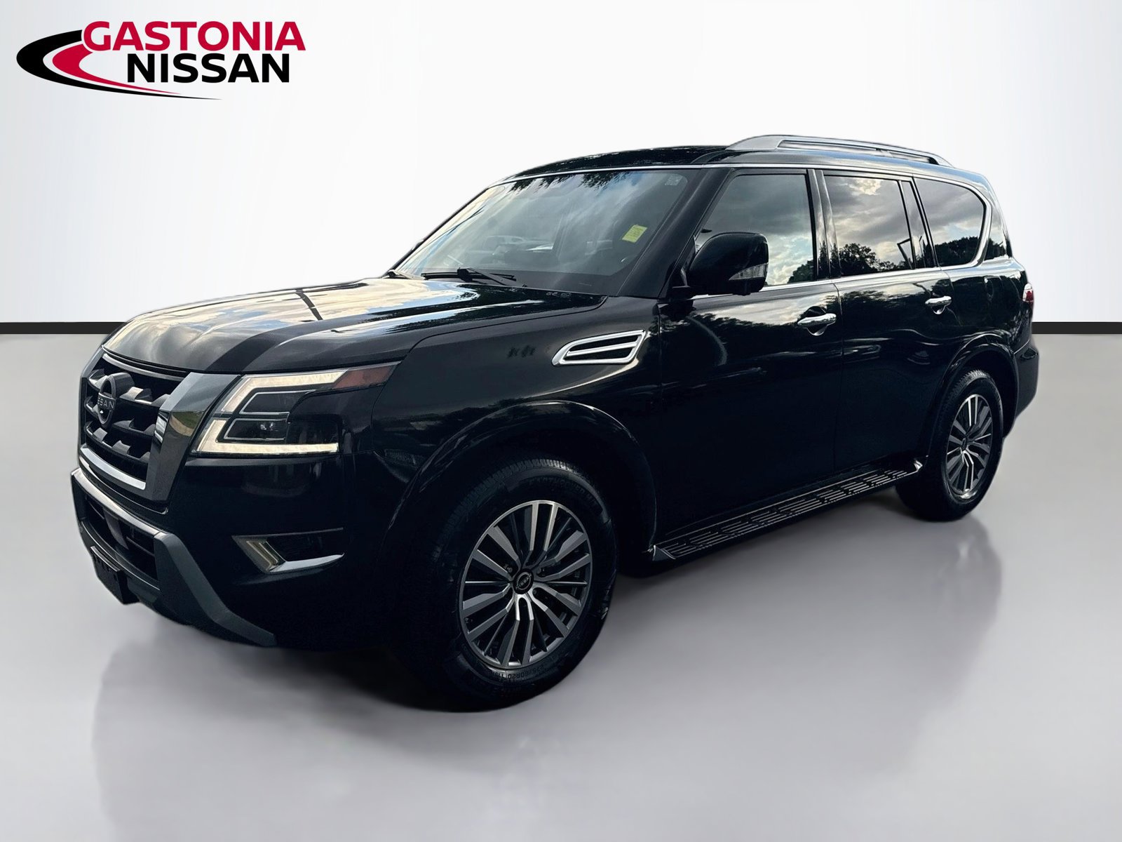 Used 2024 Nissan Armada SL w/ Captain's Chairs Package AWD/4WD image 3