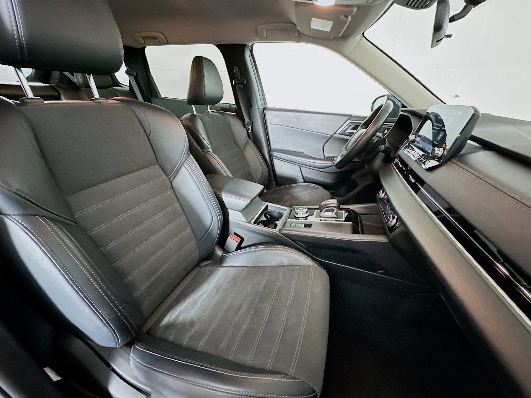 Used 2024 Mitsubishi Outlander SE image 31