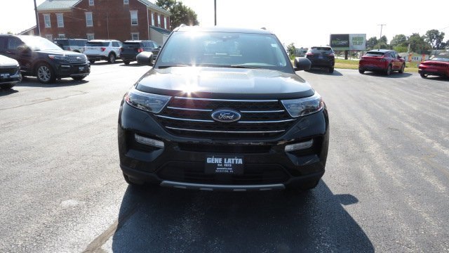 Certified 2022 Ford Explorer XLT w/ Equipment Group 202A image 11