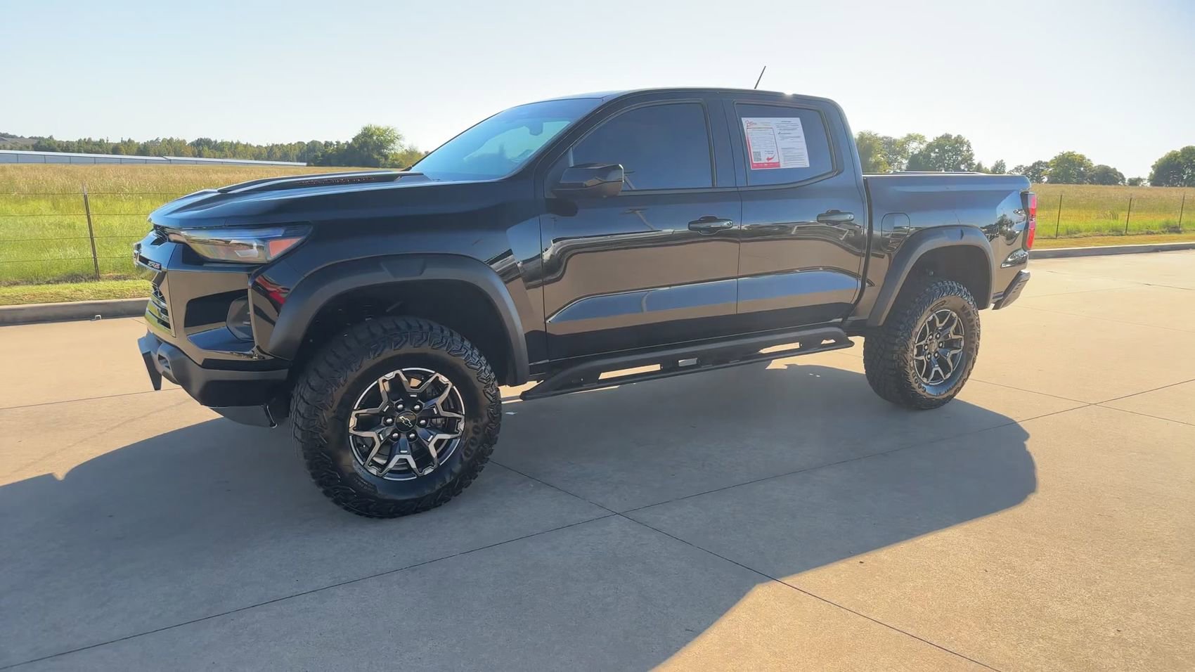 Used 2024 Chevrolet Colorado ZR2 w/ Technology Package AWD/4WD image 4