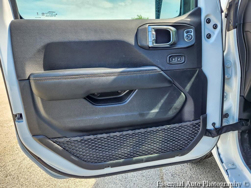 Used 2025 Jeep Wrangler Unlimited Sahara w/ Safety Group AWD/4WD image 19