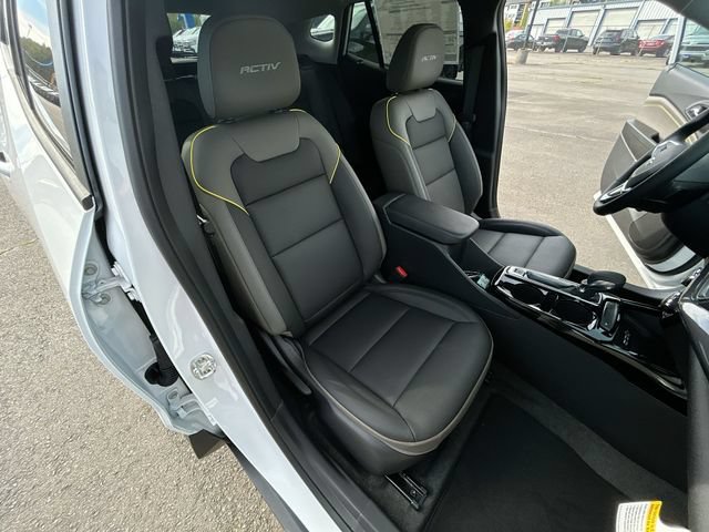 New 2026 Chevrolet Trax ACTIV w/ Sunroof Package FWD image 27