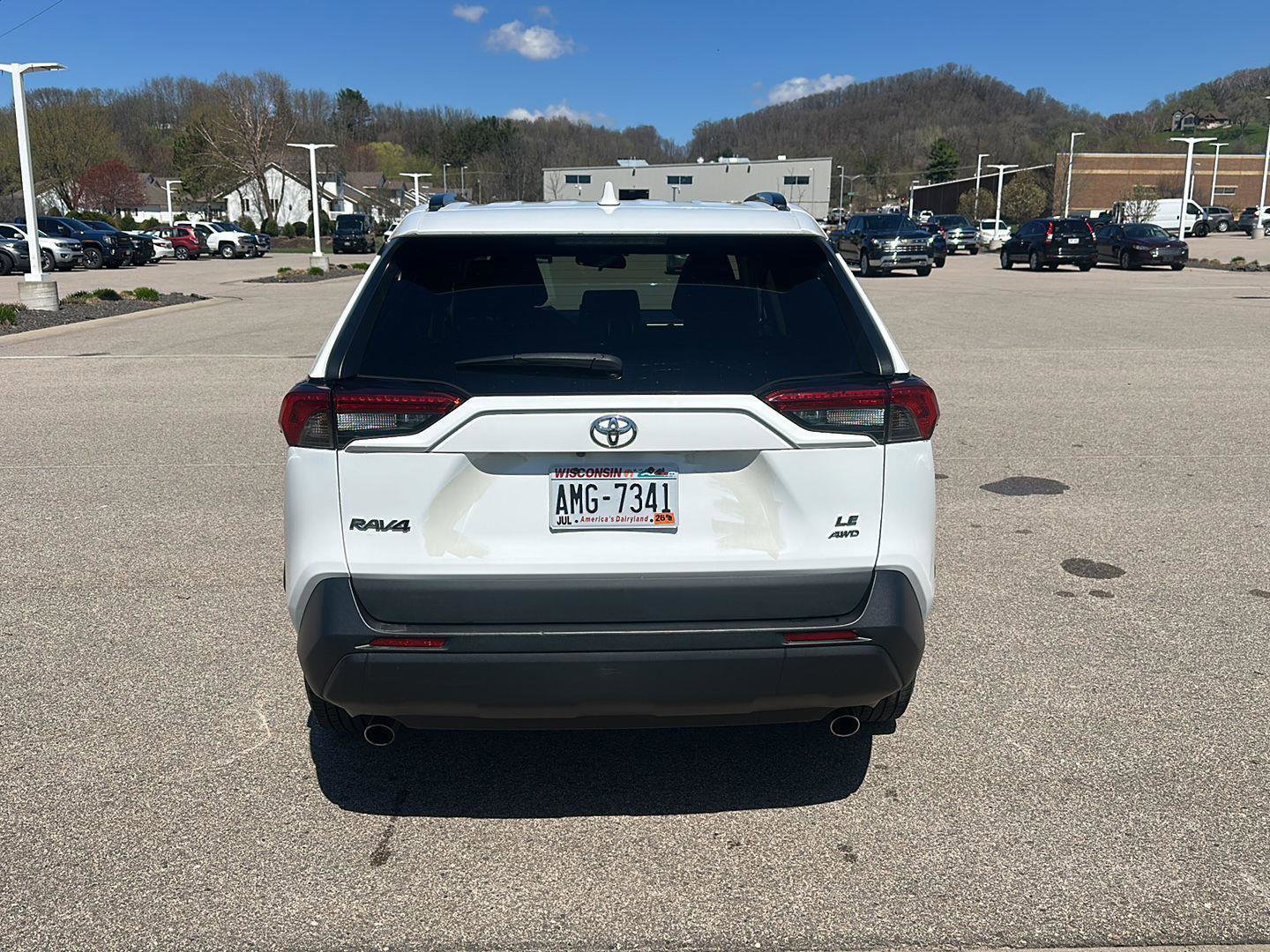 Used 2021 Toyota RAV4 LE image 4