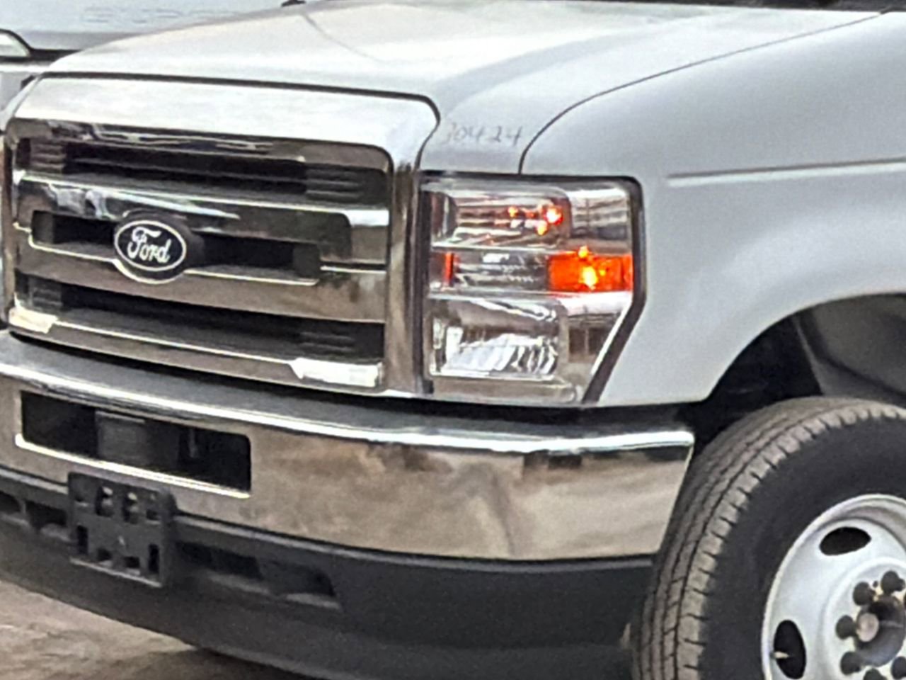 New 2026 Ford E-450 and Econoline 450 Super Duty w/ Power Equipment Group RWD image 2
