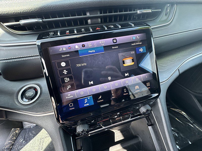 Used 2024 Jeep Grand Cherokee Limited image 13