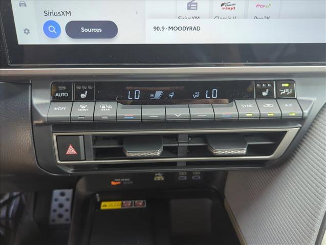 Used 2026 Toyota Camry SE w/ Multimedia Upgrade Package FWD image 20