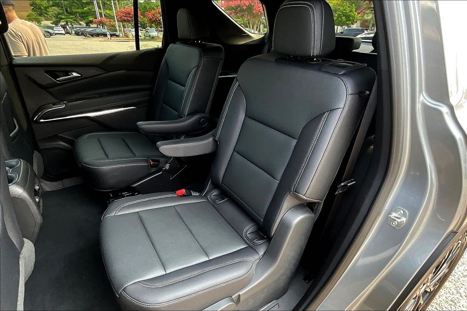 Used 2025 Chevrolet Traverse LT w/ Sun and Wheel Package FWD image 28