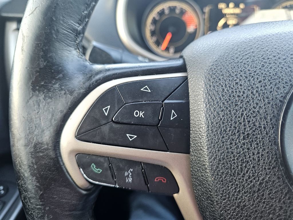 Used 2016 Jeep Cherokee Latitude w/ Safety/Convenience Group image 34