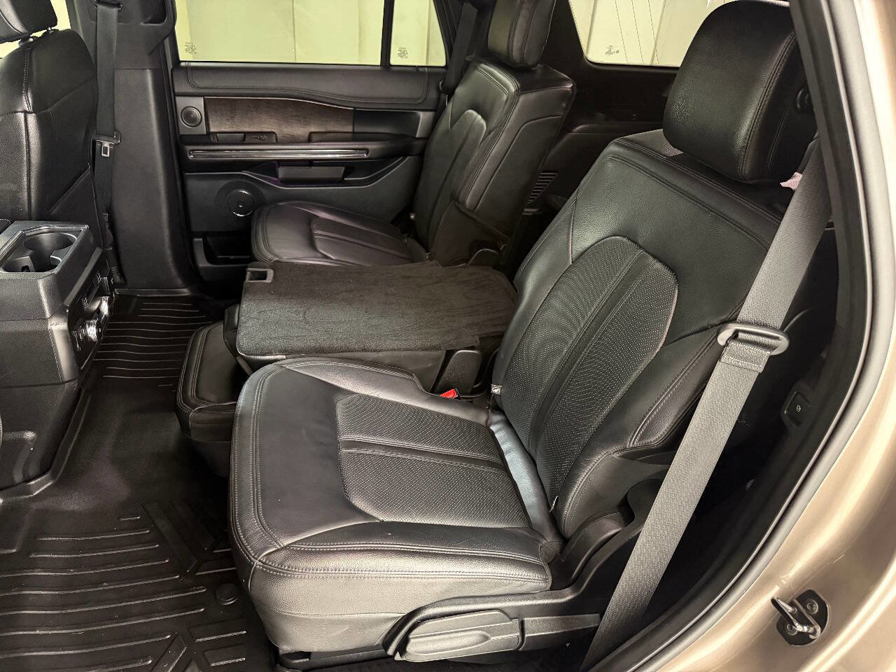 Used 2018 Ford Expedition Limited RWD image 26