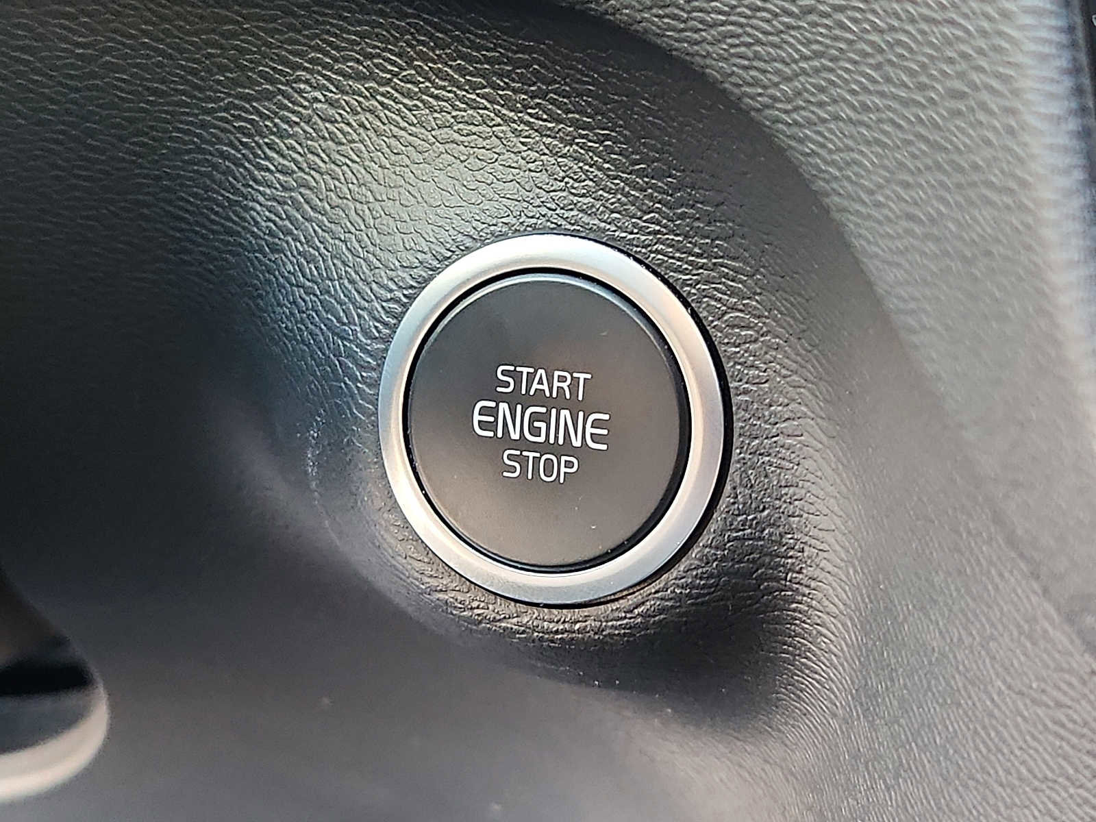 Certified 2023 Volvo XC40 B4 Plus w/ Driver Assist Package image 23