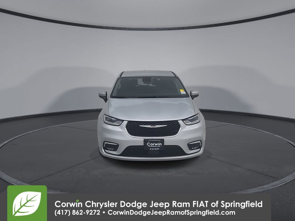 Certified 2023 Chrysler Pacifica Touring-L image 5