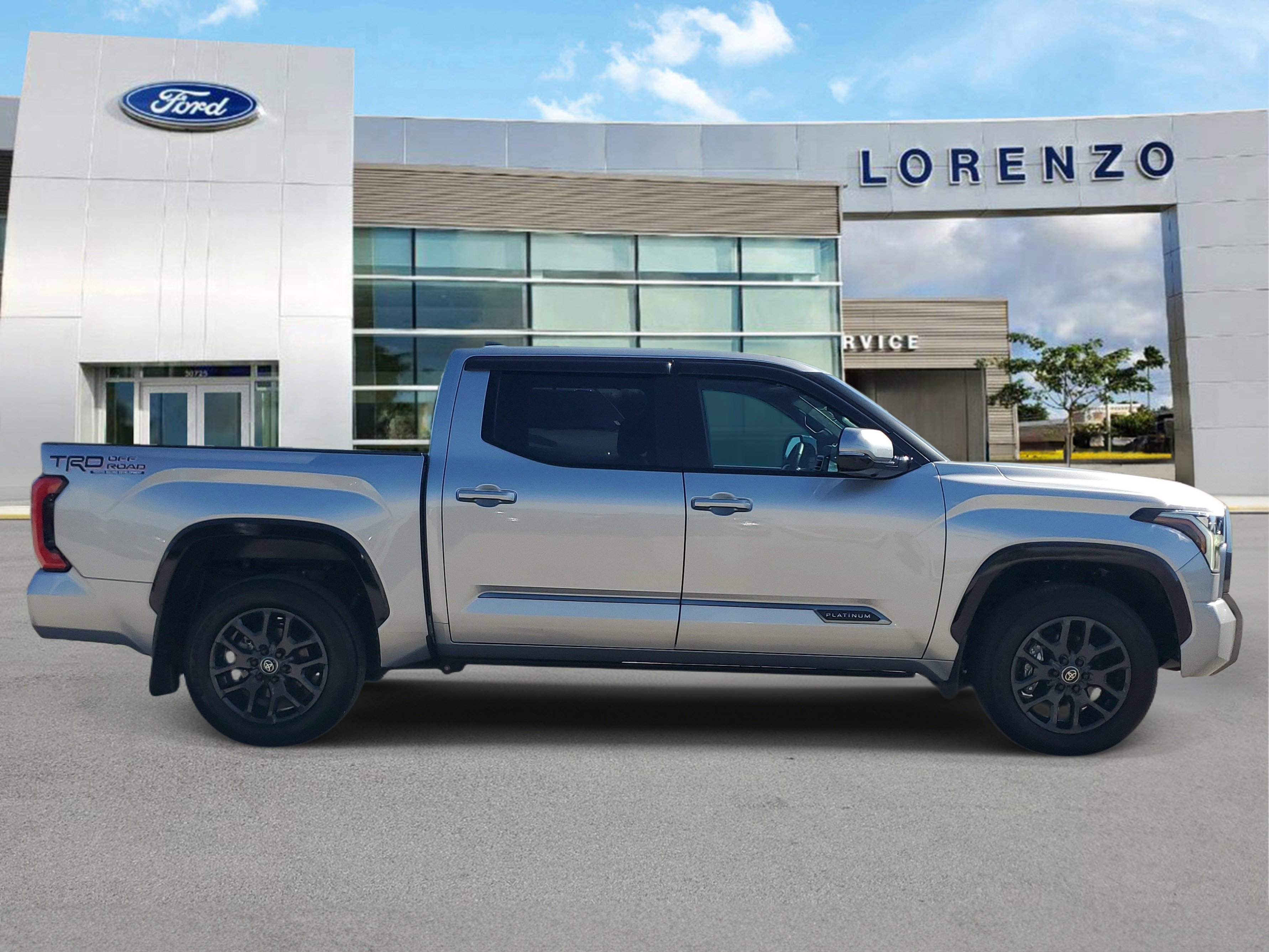 Used 2025 Toyota Tundra Platinum AWD/4WD image 4