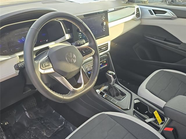 Used 2025 Volkswagen Taos SE FWD image 17