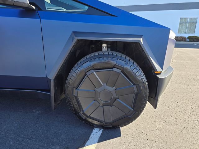 Used 2025 Tesla Cybertruck AWD Crew Cab image 6