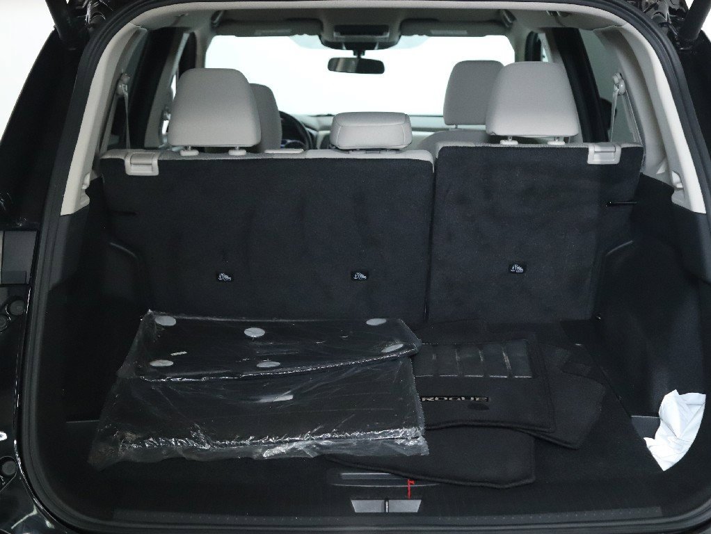 Certified 2025 Nissan Rogue SV image 29