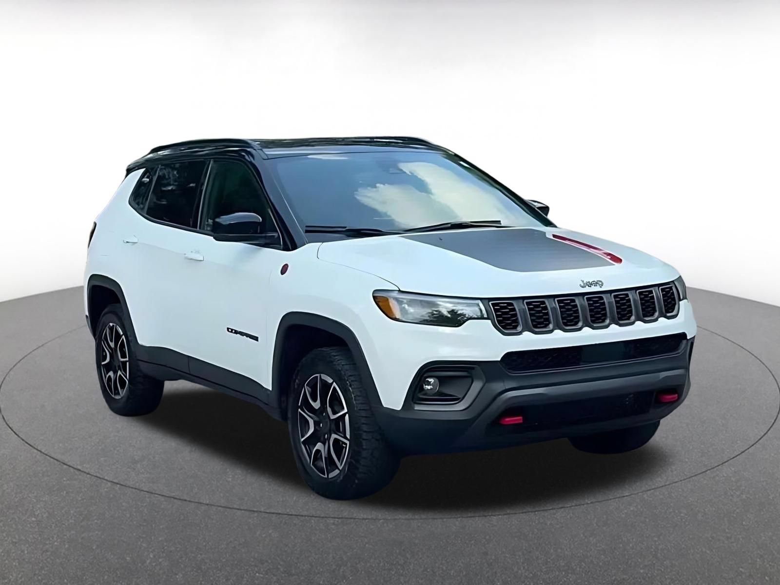 Used 2025 Jeep Compass Trailhawk AWD/4WD image 3