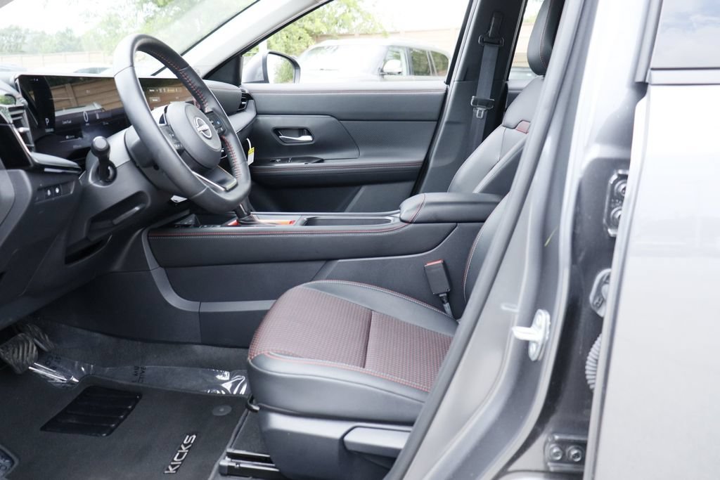 Used 2025 Nissan Kicks SR w/ SR Premium Package AWD/4WD image 9
