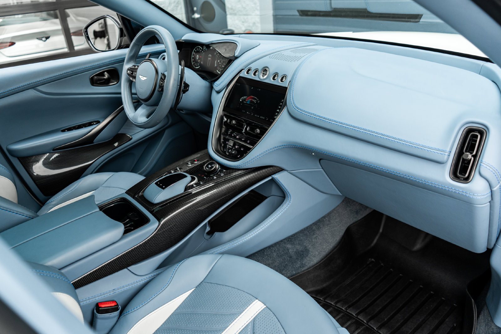 Used 2023 Aston Martin DBX 707 AWD/4WD image 2