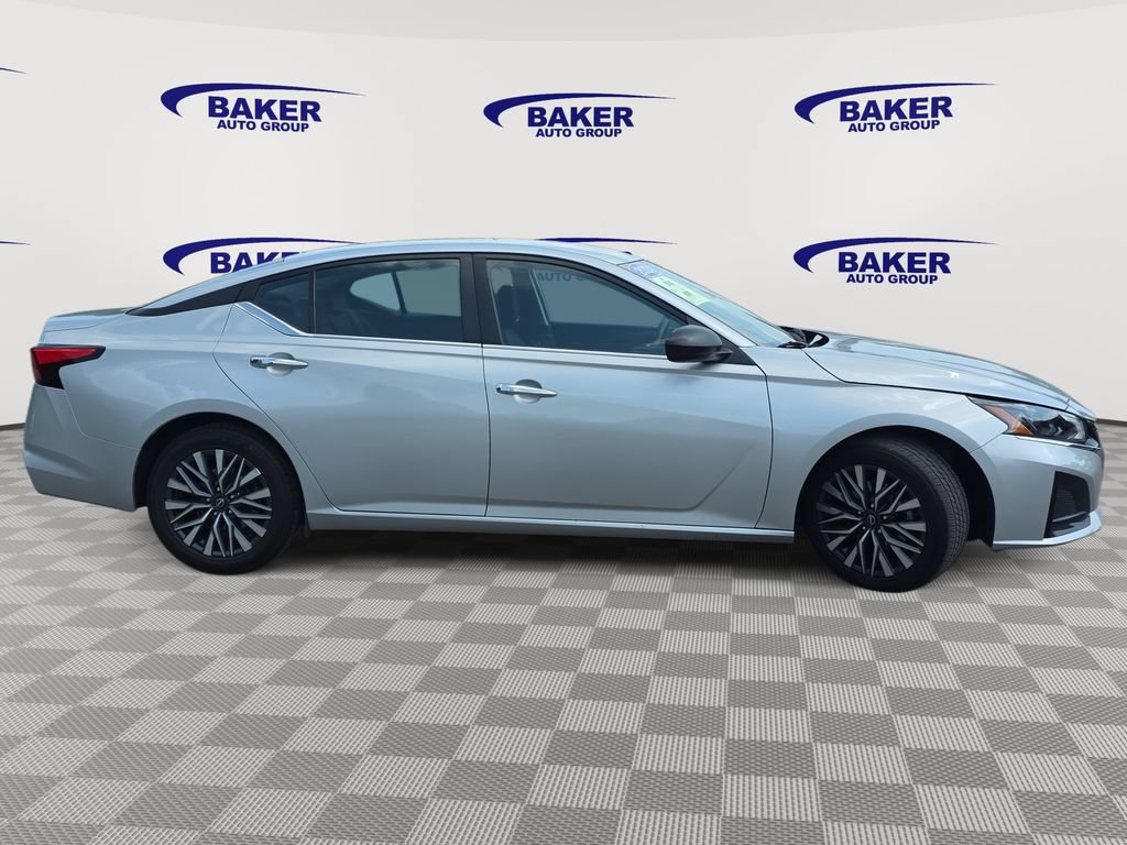 Used 2024 Nissan Altima 2.5 SV FWD image 4