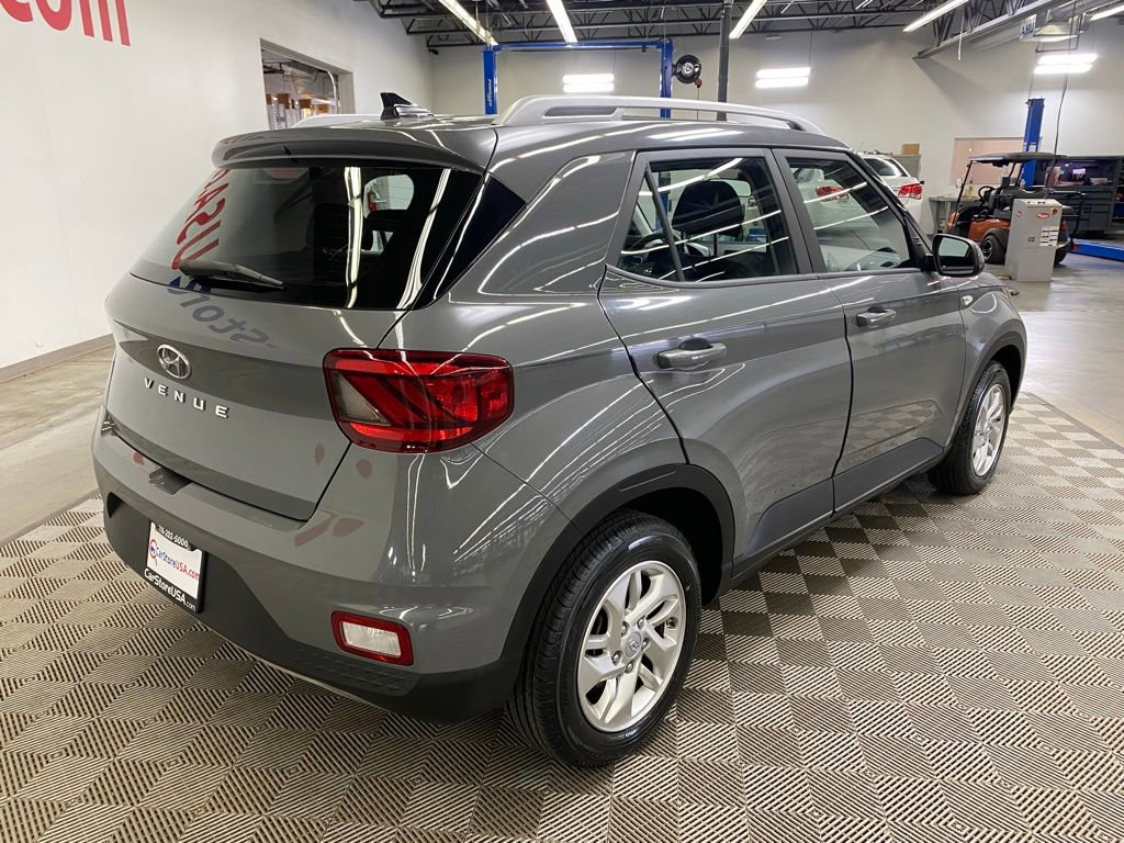 Used 2020 Hyundai Venue SEL FWD image 10