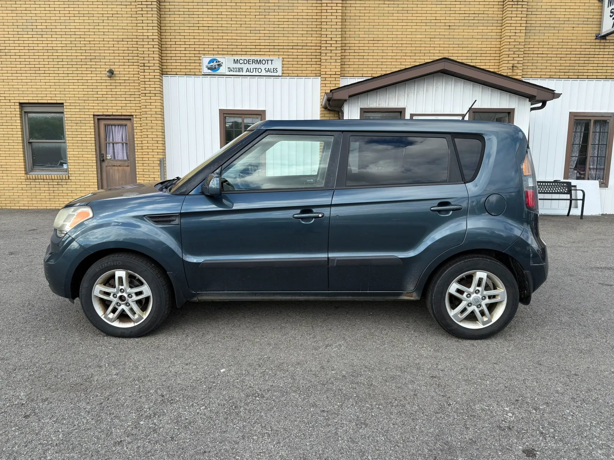 Used 2011 Kia Soul + w/ Audio Pkg FWD image 2