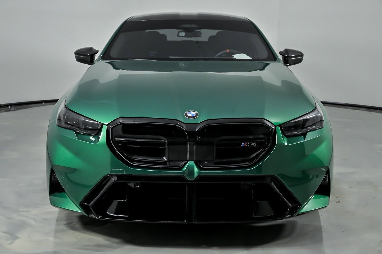 Used 2025 BMW M5 w/ Carbon Package AWD/4WD image 5