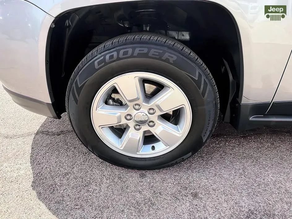 Used 2014 Jeep Compass Sport w/ Power Value Group FWD image 18