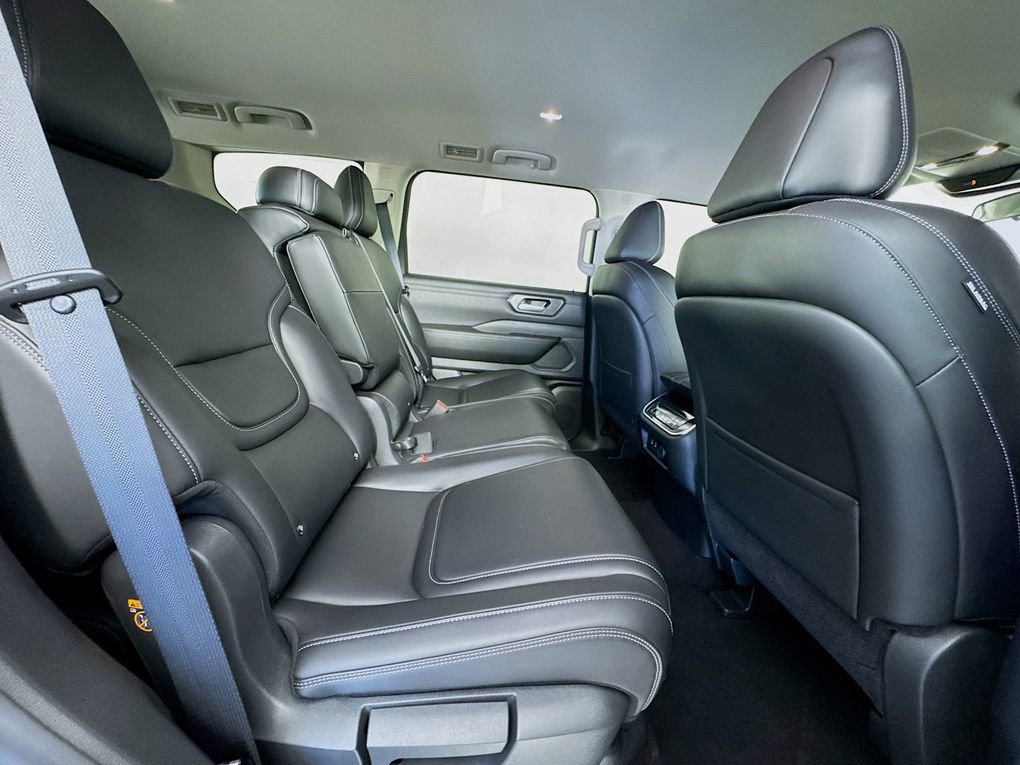 Used 2025 Nissan Armada SV image 30