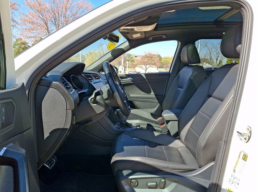 Used 2021 Volkswagen Tiguan SE R-Line image 13