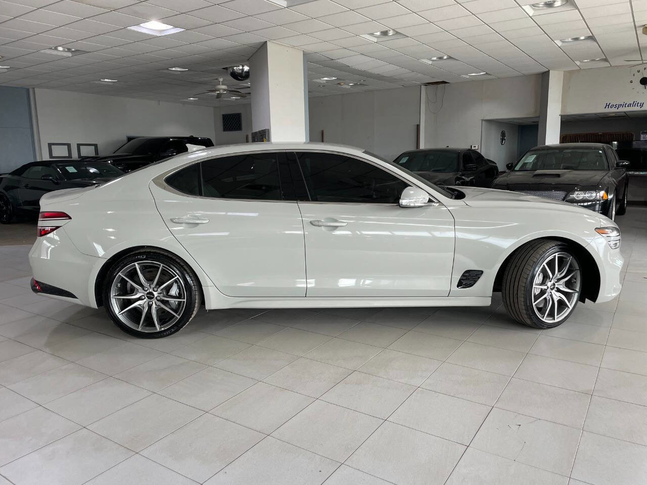Used 2024 Genesis G70 2.5T image 8