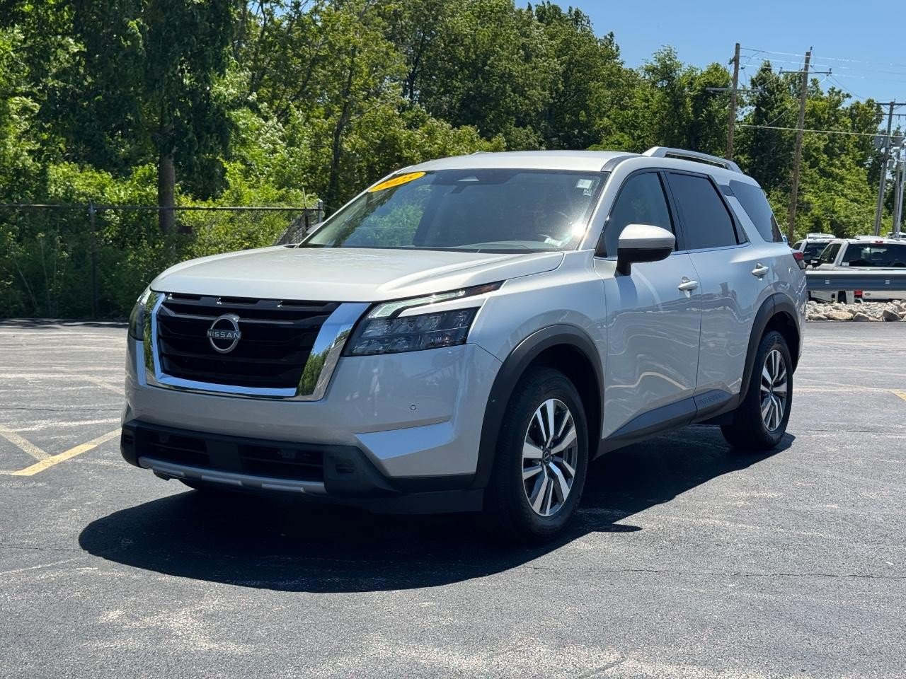 Used 2025 Nissan Pathfinder SL FWD image 9