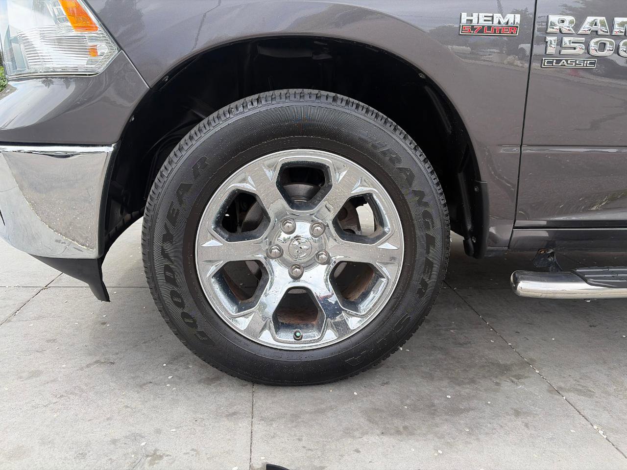 Used 2021 RAM 1500 Classic SLT w/ SLT Plus D￩cor Group image 23