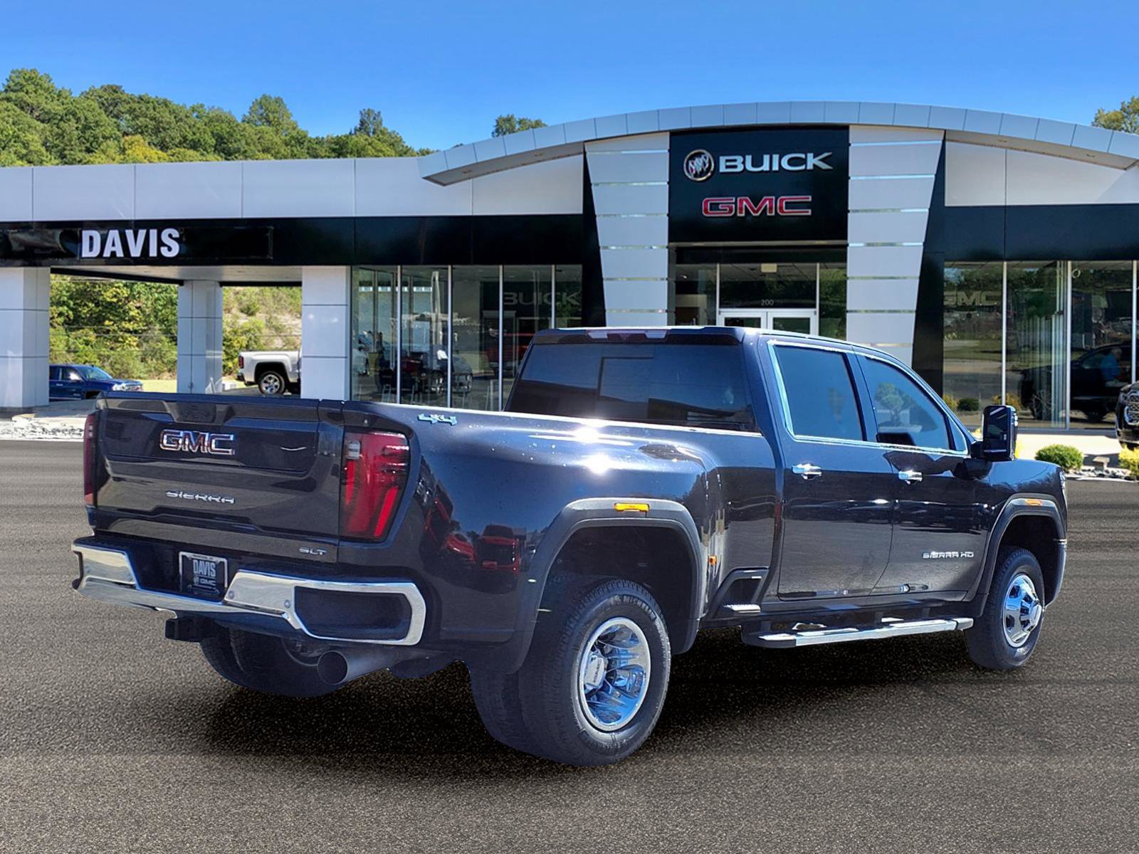 Used 2024 GMC Sierra 3500 SLT w/ SLT Premium Package image 4