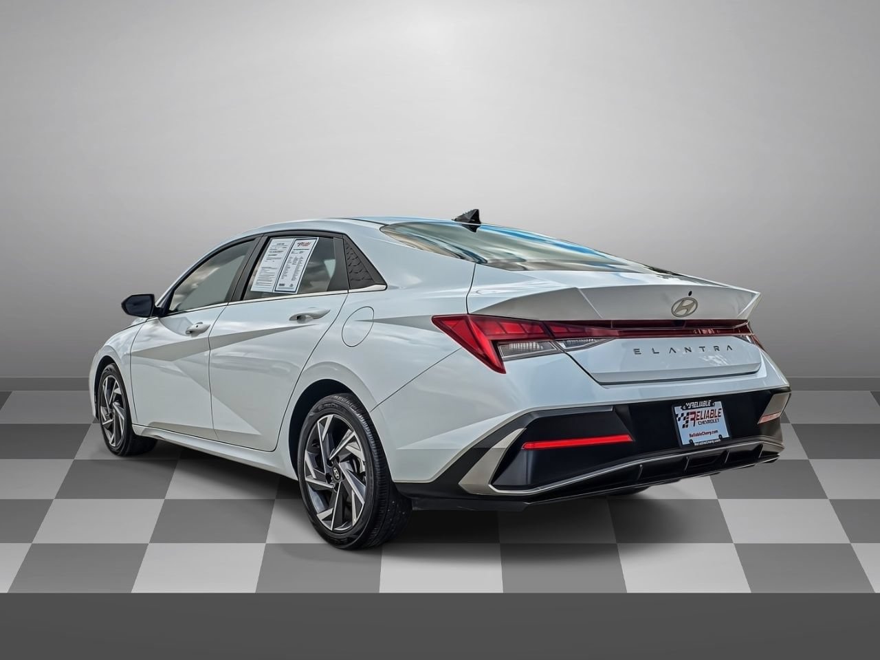 Used 2025 Hyundai Elantra SEL FWD image 4