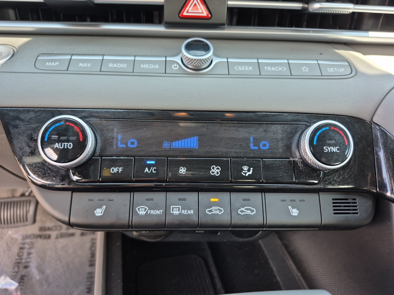 Used 2025 Hyundai Elantra SEL FWD image 30