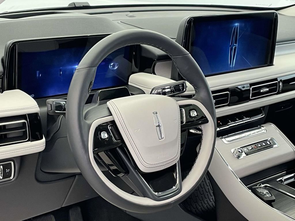 Used 2026 Lincoln Aviator Reserve image 4
