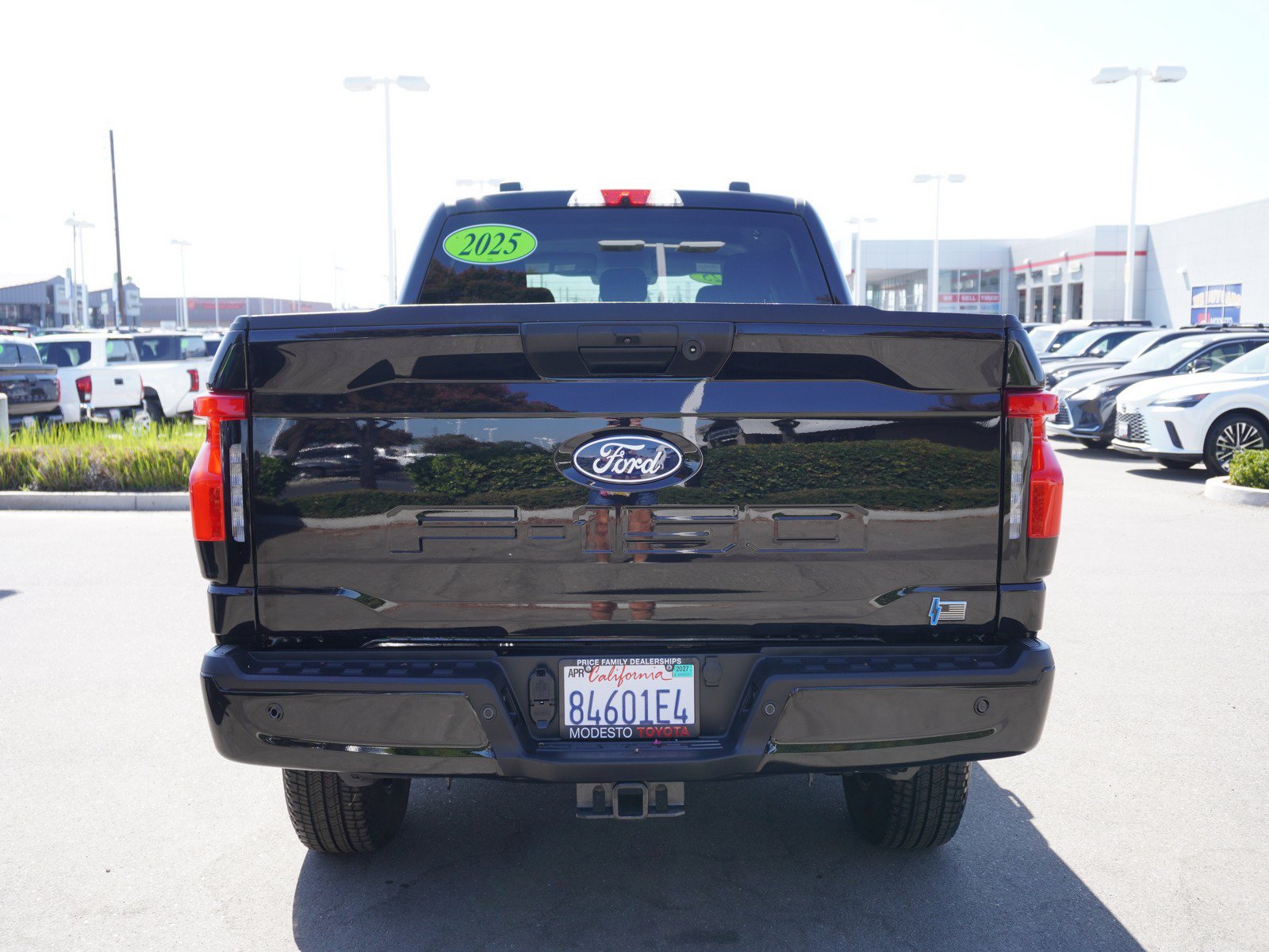 Used 2025 Ford F150 Lightning XLT AWD/4WD image 12