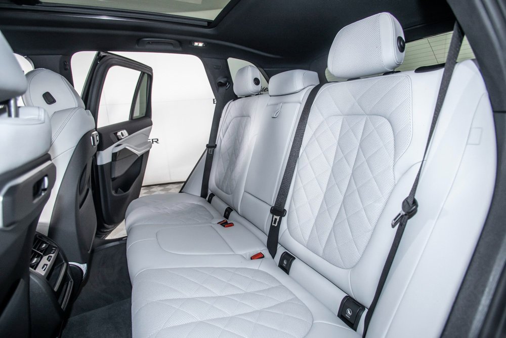 Used 2026 BMW X5 sDrive40i w/ M Sport Package image 13