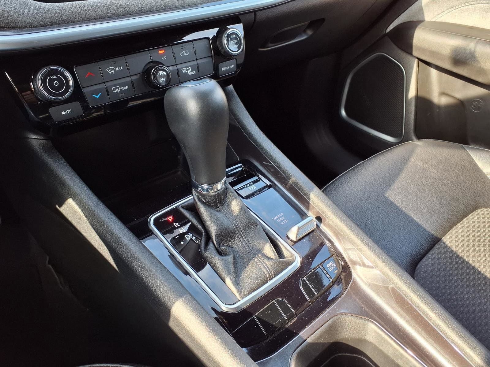 Used 2025 Jeep Compass Latitude image 25