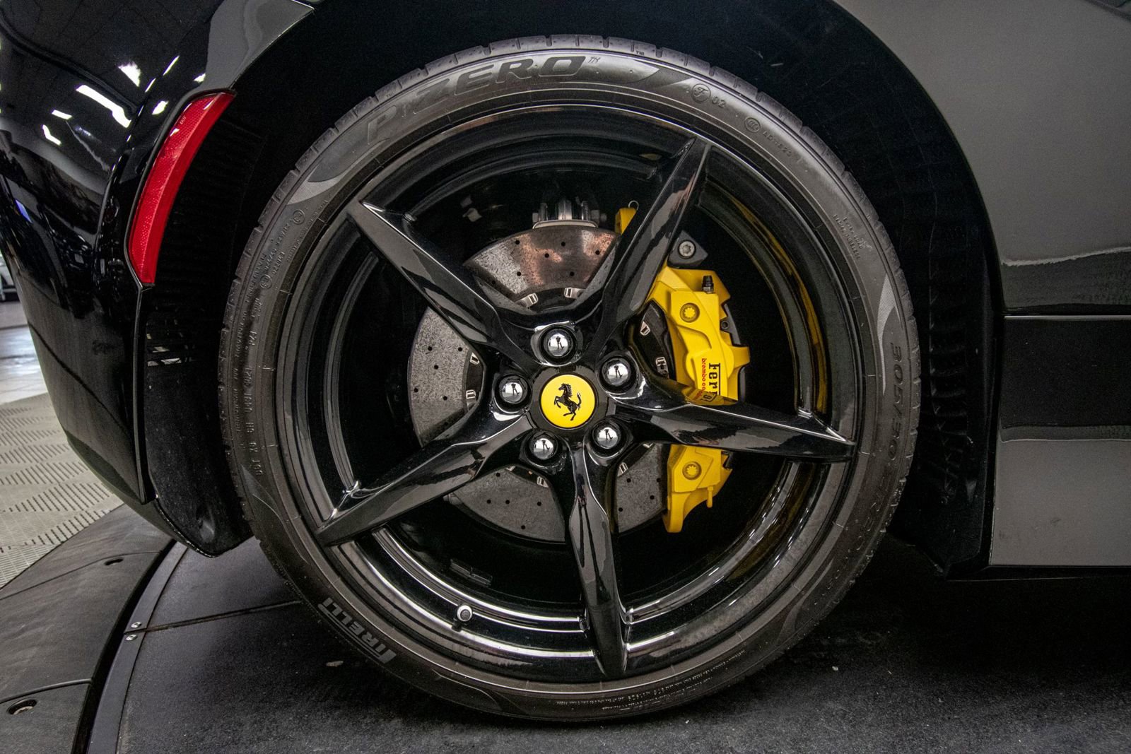 Used 2022 Ferrari F8 Tributo RWD image 39