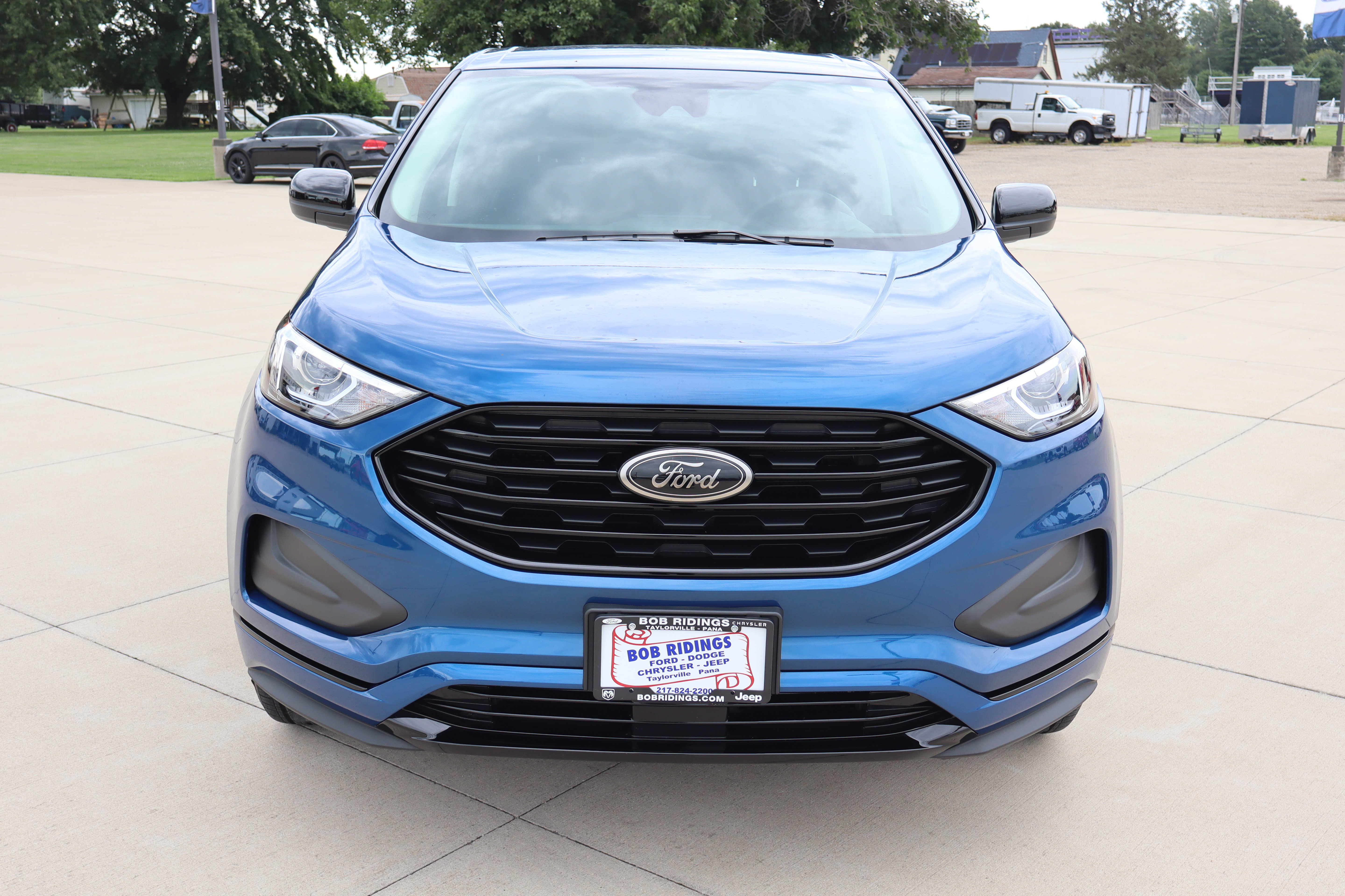 Used 2024 Ford Edge SE w/ Black Appearance Package AWD/4WD image 2