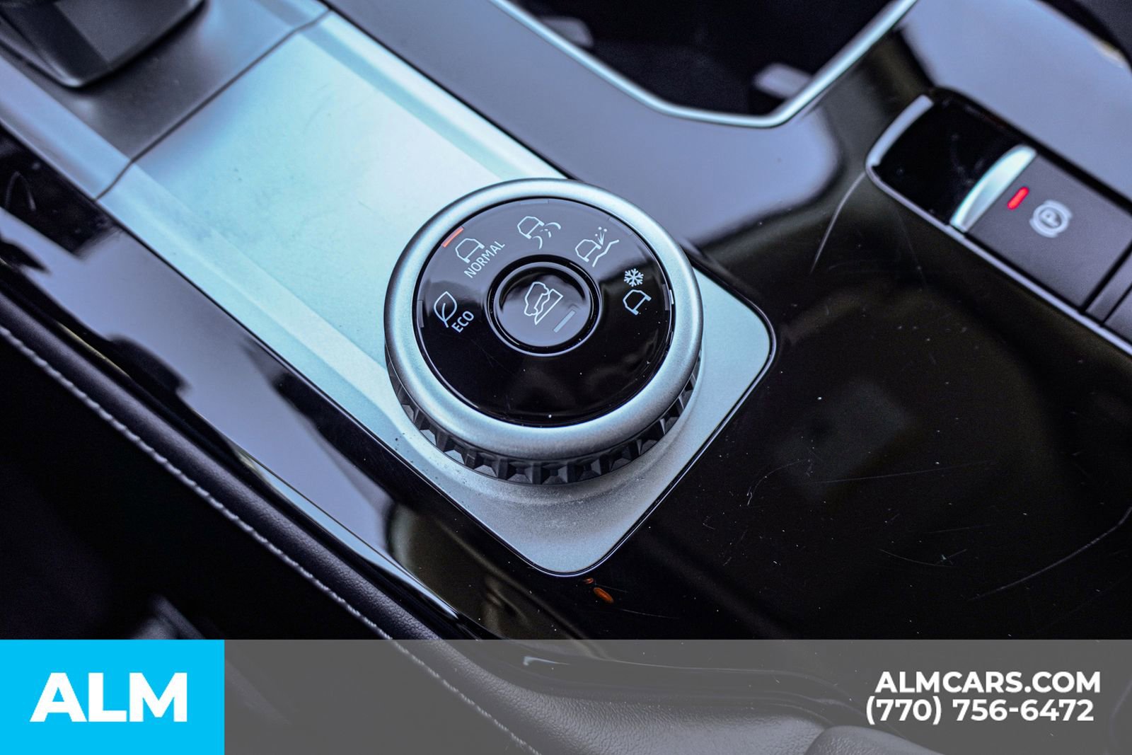 Used 2025 Mitsubishi Outlander SE image 48