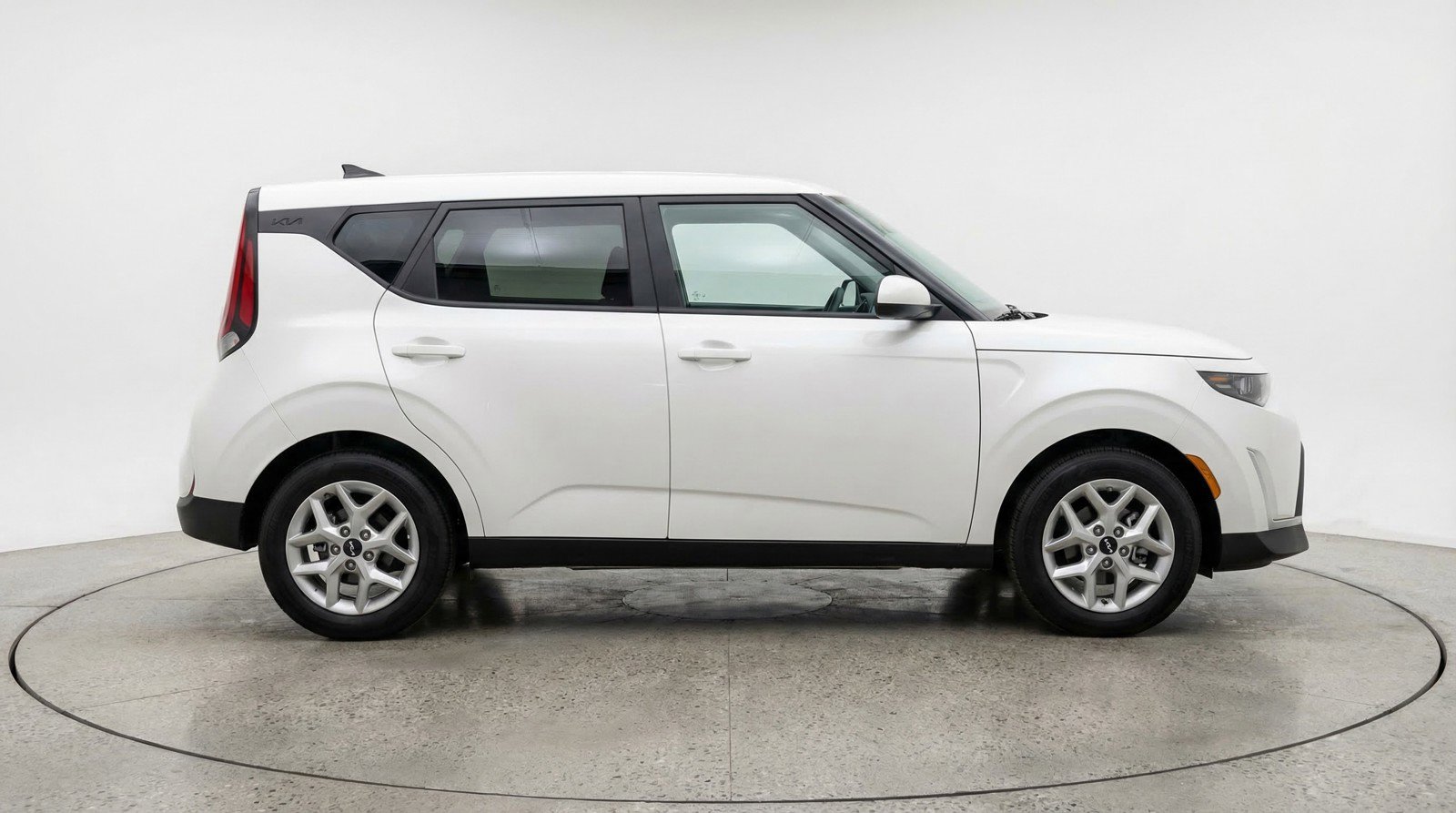 Used 2025 Kia Soul LX w/ LX Technology Package image 9