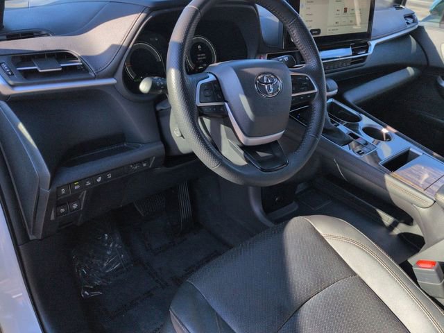 Used 2025 Toyota Sienna Platinum image 12