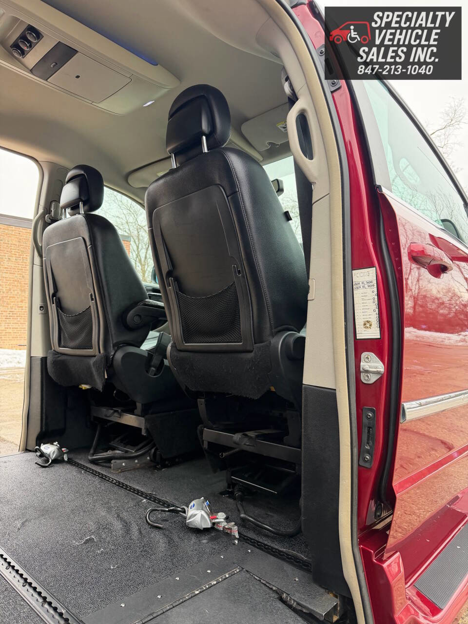 Used 2014 Chrysler Town & Country Touring image 21